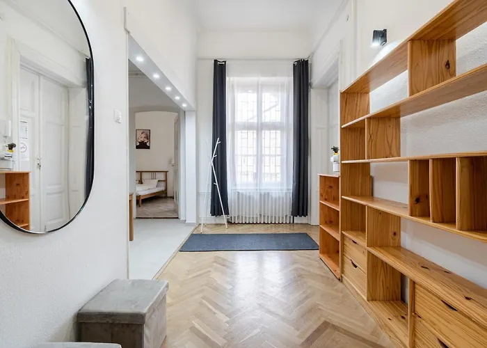 Setting Sun Apartment *