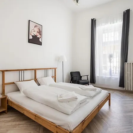 Setting Sun Budapest